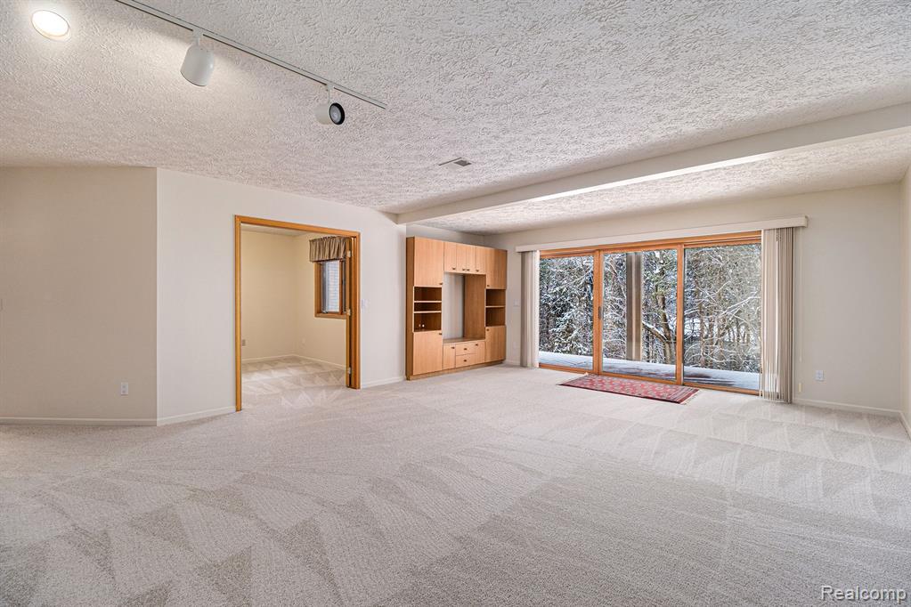 4946 Scenic Pines Court, Clarkston, MI — Photo 17