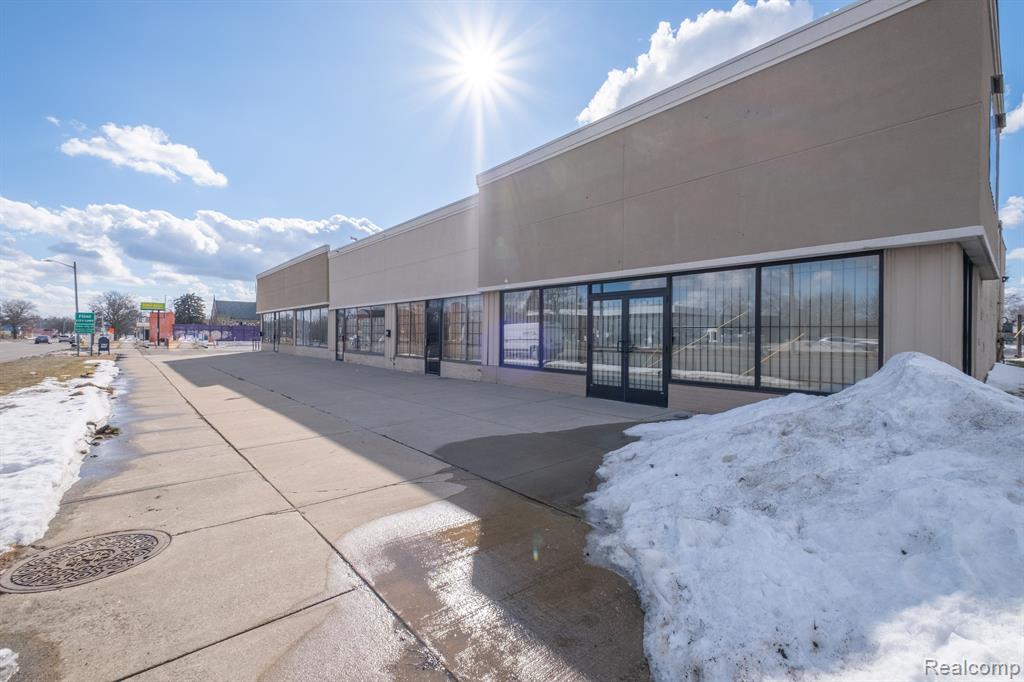 7021 N SAGINAW Street, Unit 1, Flint, MI 48505 — front exterior