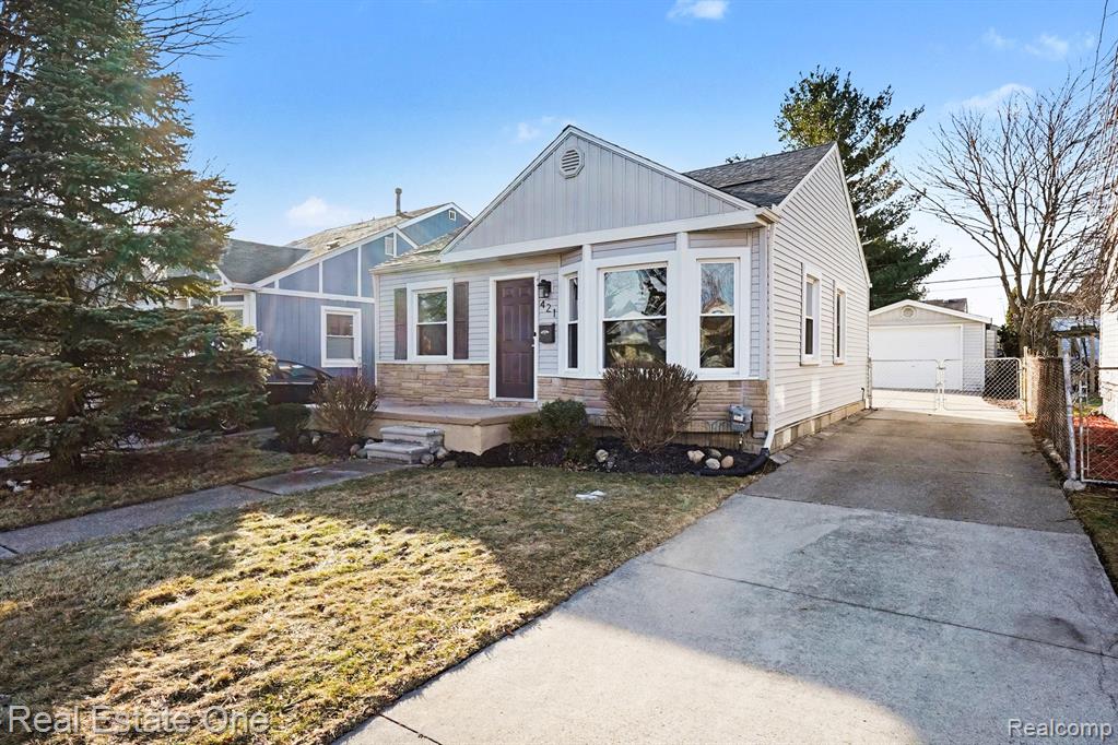 421 W Kalama Avenue, Madison Heights, MI 48071 — Photo 10