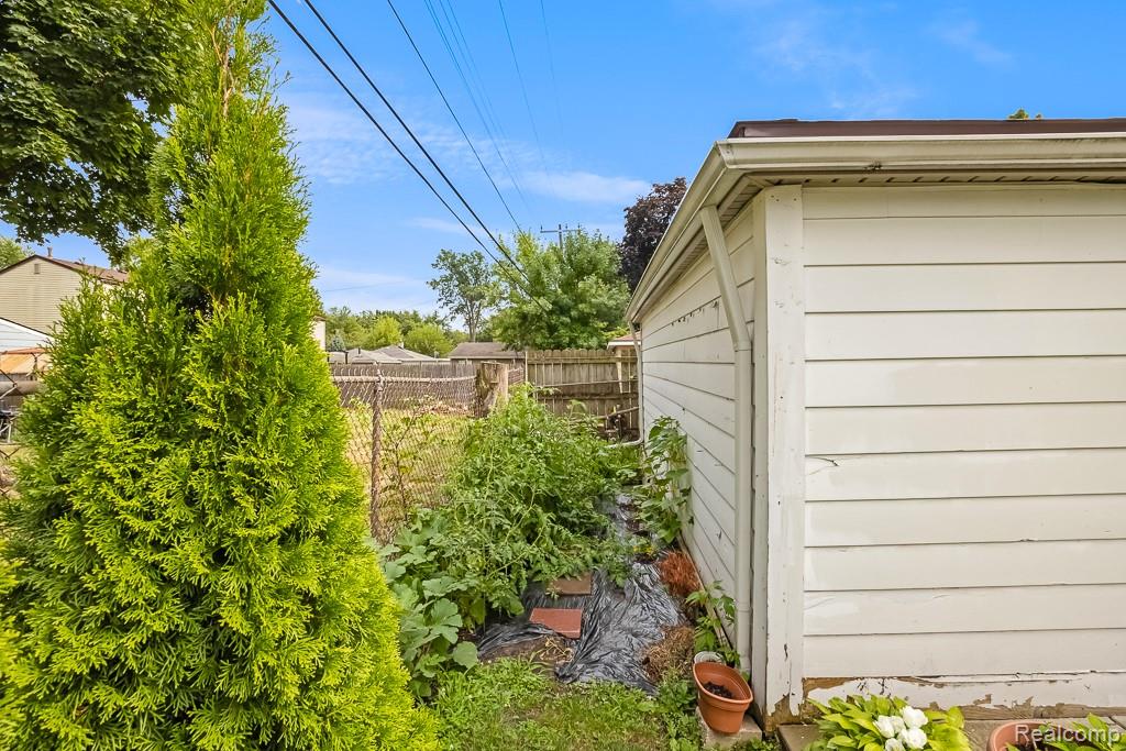 8100 Lochdale Street, Dearborn Heights, MI 48127 — Photo 19
