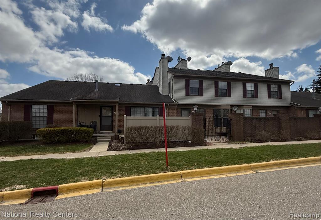 38959 COUNTRY Circle, Farmington Hills, MI 48331 — Photo 2