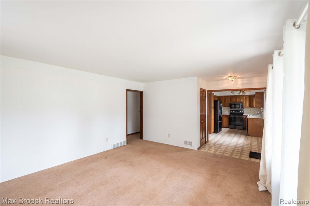 8212 Carrousel Boulevard, Westland, MI — Photo 6