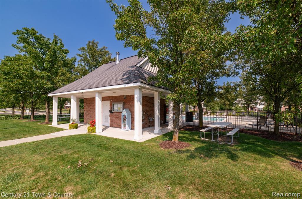 1032 SHIAWASSEE Circle, Howell, MI 48843 — Photo 41