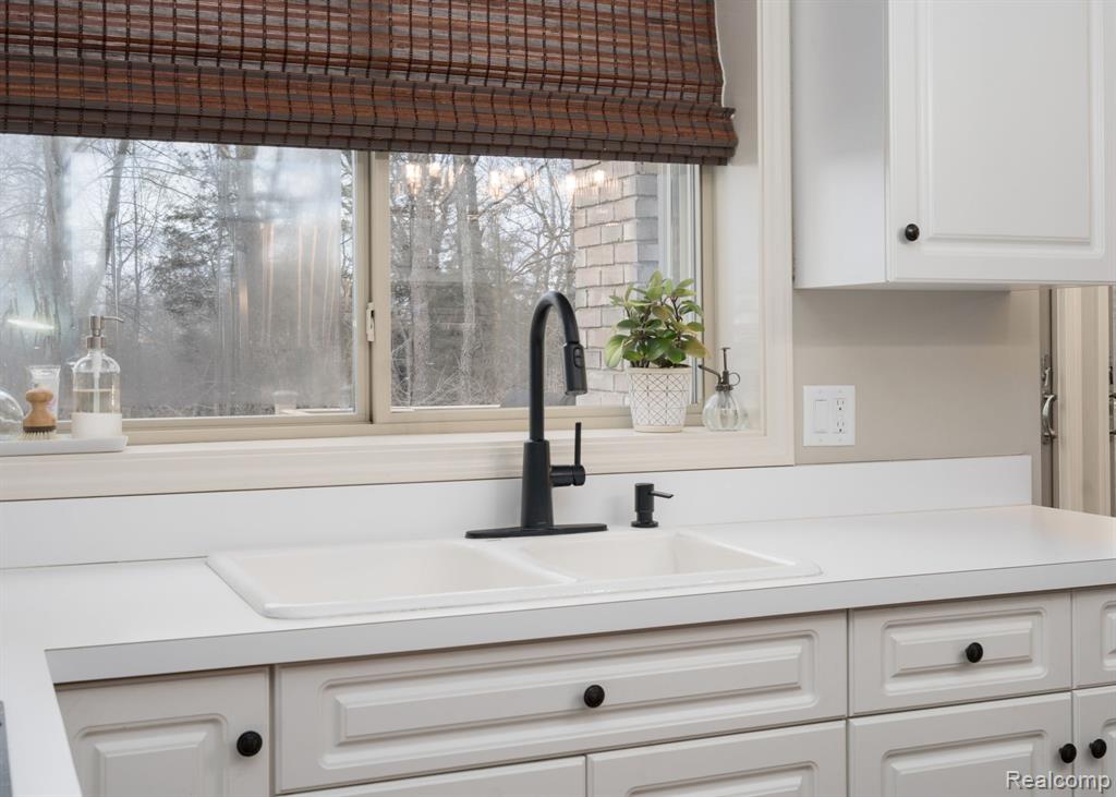 6751 Berry Pointe Drive, Clarkston, MI 48348 — Photo 19