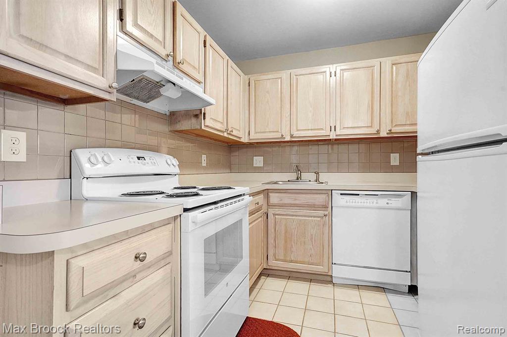 50406 BAY Run S, Chesterfield, MI 48047 — Photo 7