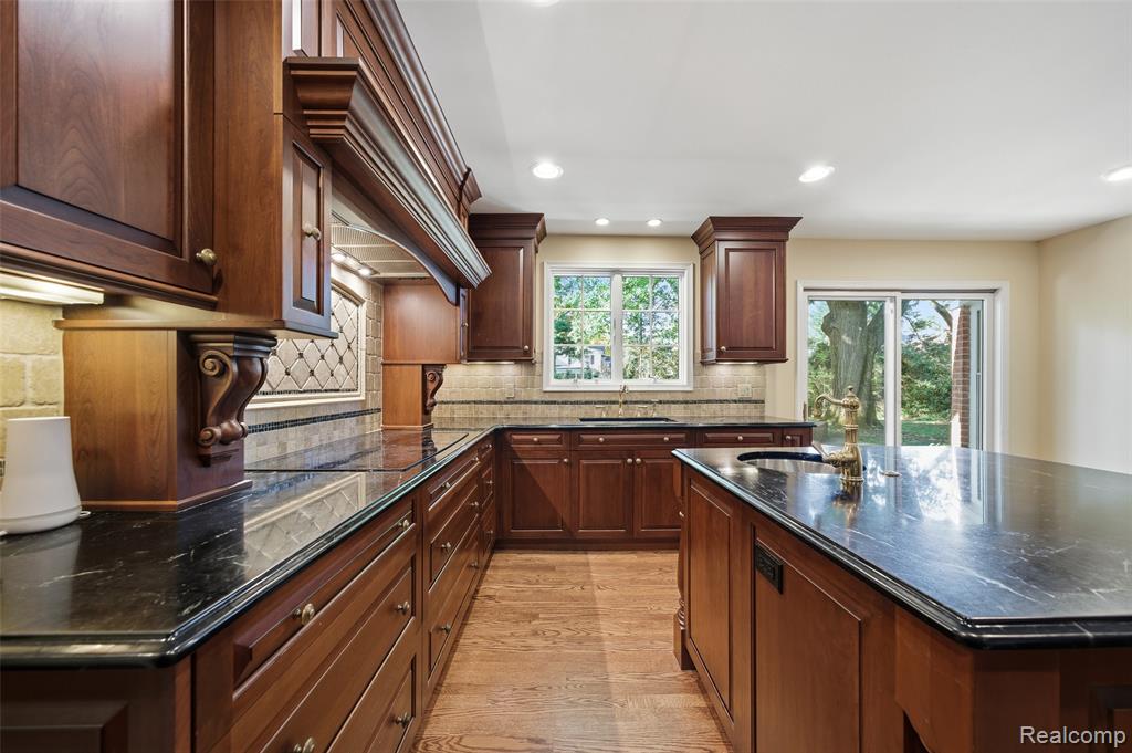 1019 N Cranbrook Road, Bloomfield, MI 48301 — Photo 10