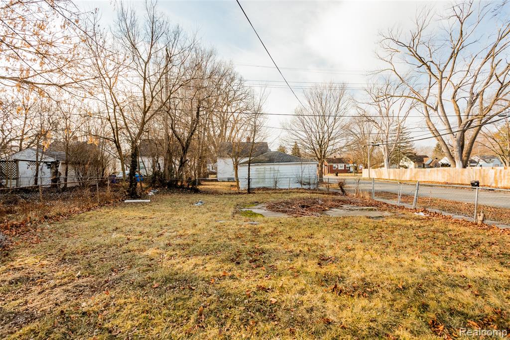 19100 Kingsville Street, Harper Woods, MI 48225 — Photo 17