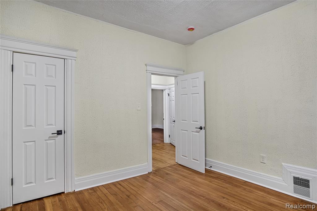427 Melbourne, Detroit, MI 48202 — Photo 14