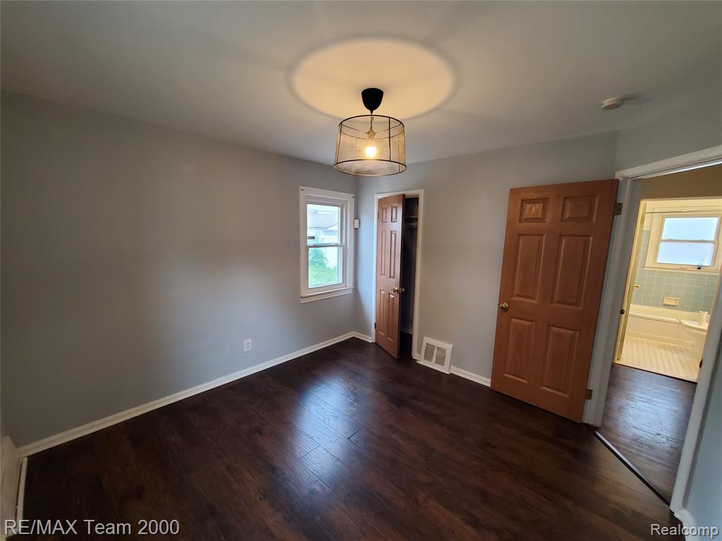 6985 N VERNON Street, Dearborn Heights, MI 48127 — Photo 15