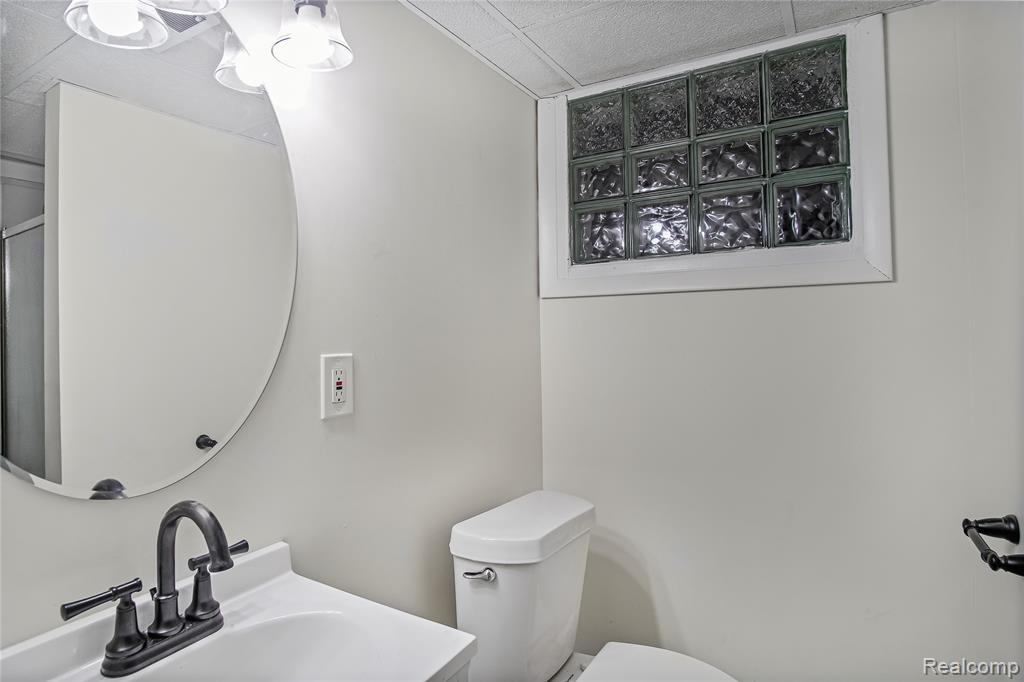 427 Melbourne, Detroit, MI 48202 — Photo 24