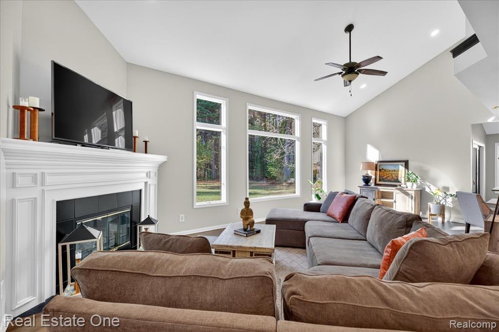 693 Knibbe Road, Lake Orion, MI 48362 — Photo 33