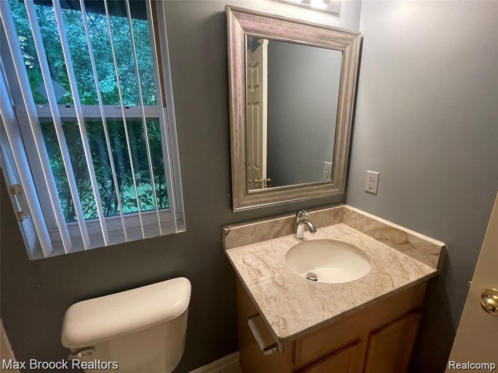 754 SANDALWOOD Drive, Troy, MI 48085 — Photo 30