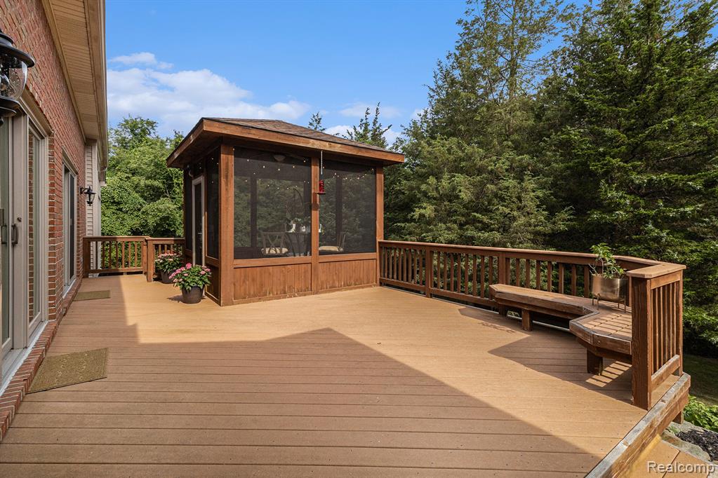 6439 Cohoctah Road, Fenton, MI 48430 — Photo 29