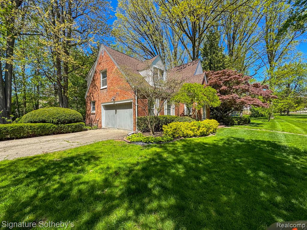 27721 SANTA BARBARA Drive, Lathrup Village, MI 48076 — Photo 30