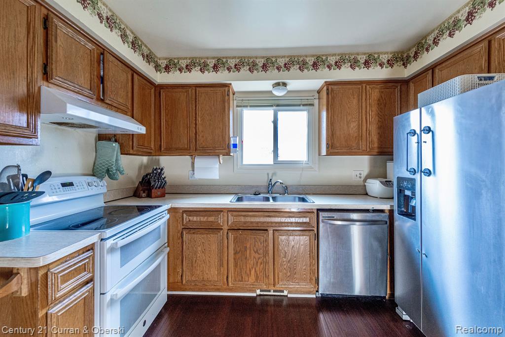 40306 LA GRANGE Drive, Sterling Heights, MI 48313 — Photo 2