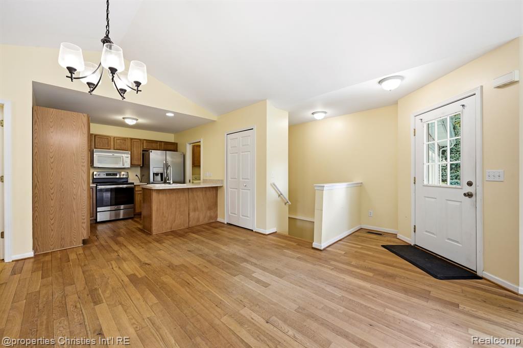 8896 Redstone Drive, Pinckney, MI 48169 — Photo 9