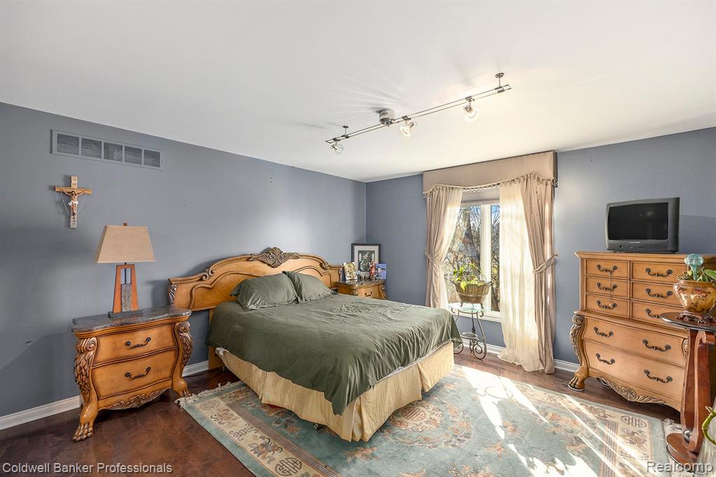 2434 PEBBLE BEACH Drive, Oakland, MI — Photo 19