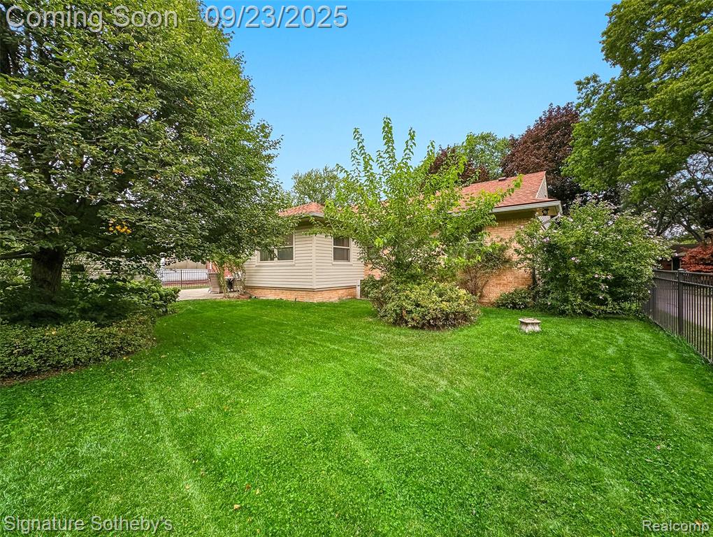 16207 Wetherby Street, Beverly Hills, MI 48025 — Photo 24