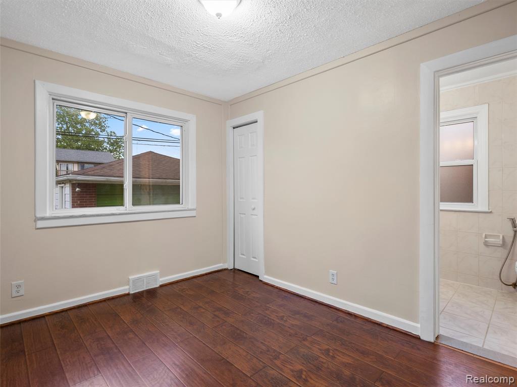 6010 HARTWELL Street, Dearborn, MI 48126 — Photo 9