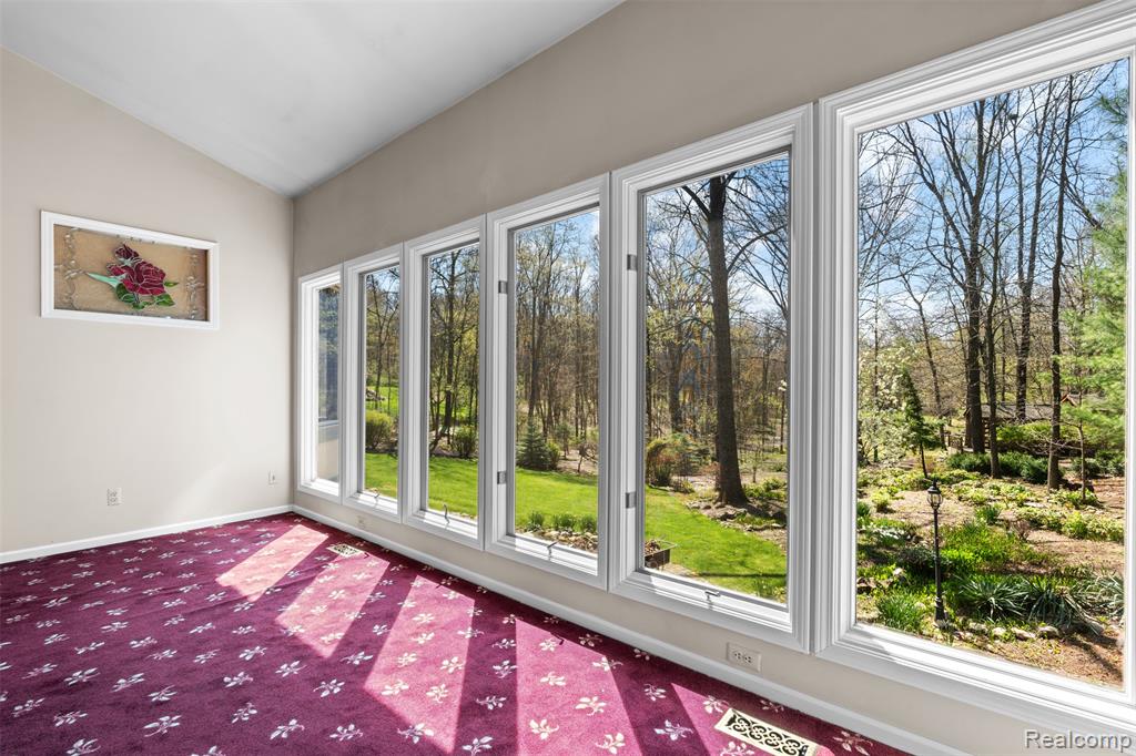 561 Valley Drive, Milford, MI 48381 — Photo 13