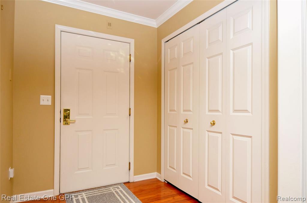 26 Pointe Park Place, 303, Grosse Pointe Park, MI 48230 — Photo 5