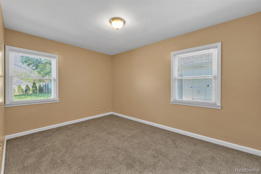 7411 N Vernon Street, Dearborn Heights, MI 48127 — Photo 18