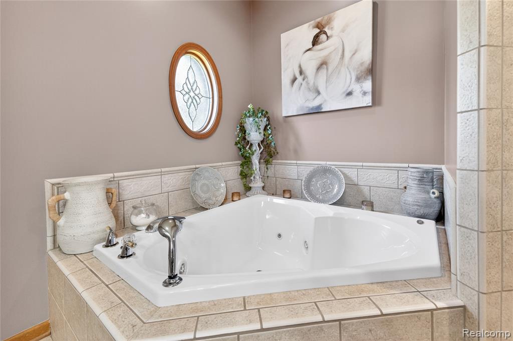 8454 Grays Drive, Grosse Ile, MI 48138 — Photo 26