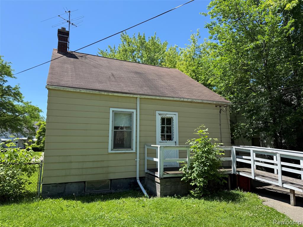 20221 Kenosha Street, Harper Woods, MI 48225 — Photo 3