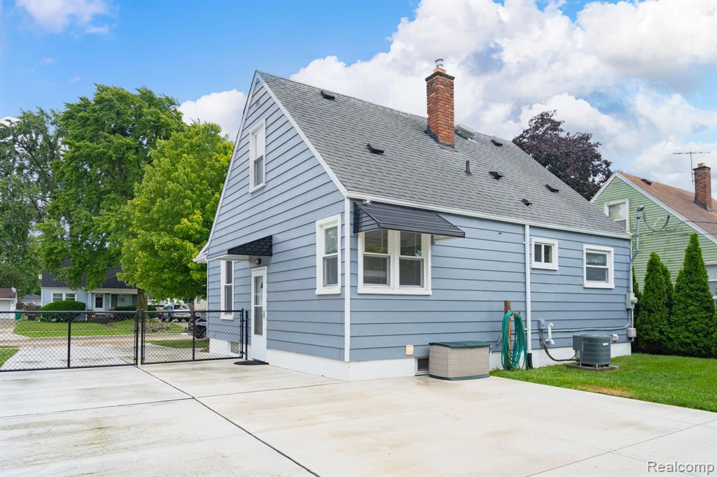 6905 Lathers Street, Garden City, MI — Photo 5