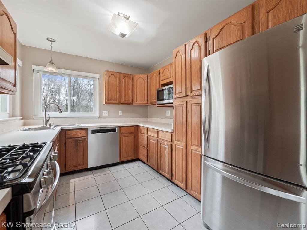 841 GOLDEN Drive, White Lake, MI — Photo 11