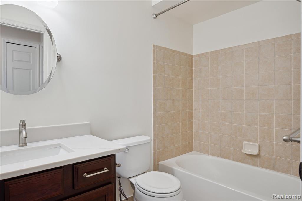 40837 Lenox Park Drive, Novi, MI 48377 — Photo 22