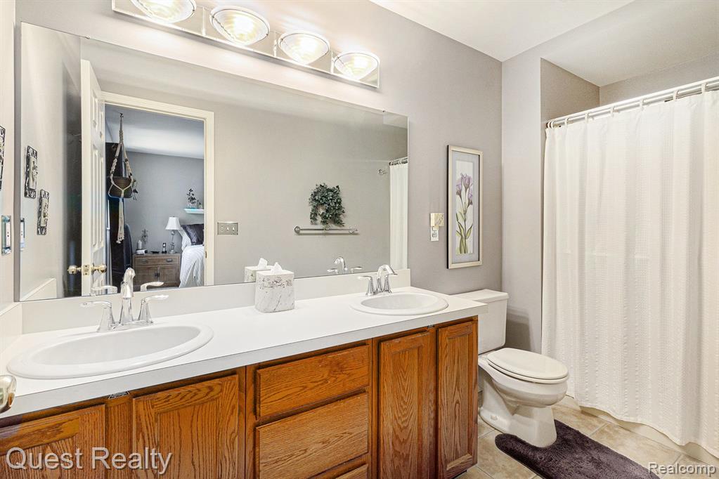 7897 MEADOW Drive, Waterford, MI 48329 — Photo 21