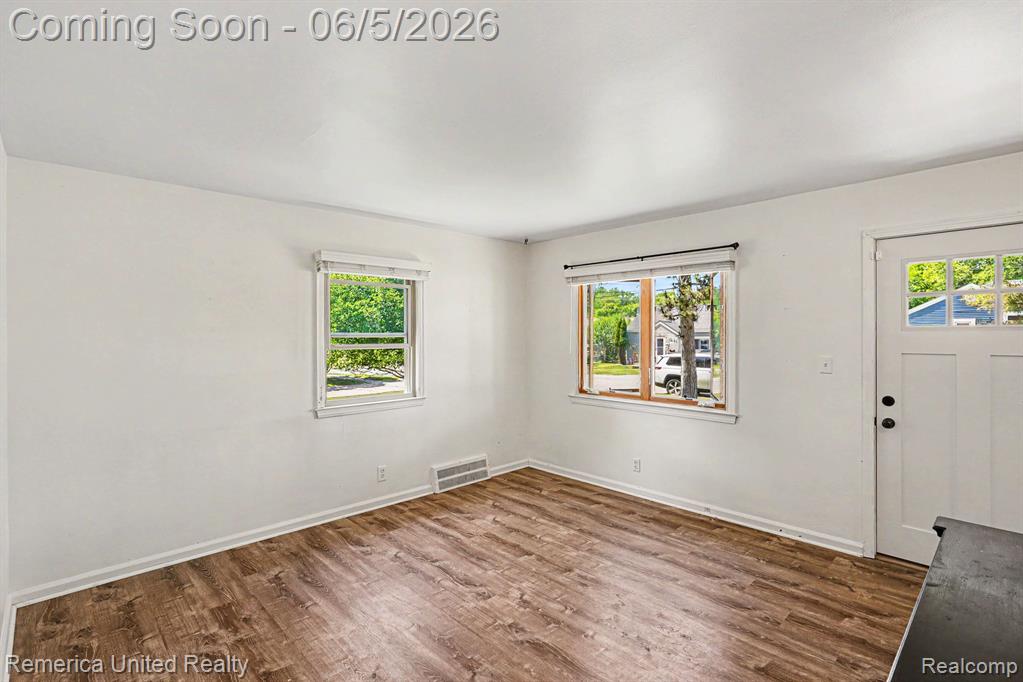 1024 Lee Street, Fenton, MI 48430 — Photo 4
