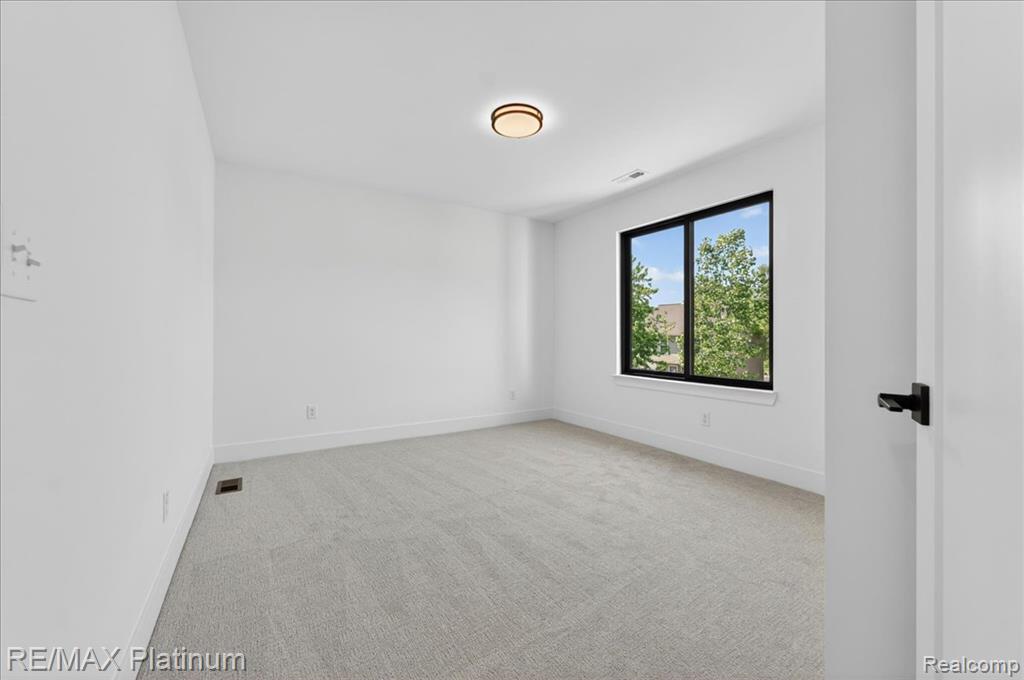 1309 Walloon Way, Orion, MI — Photo 25