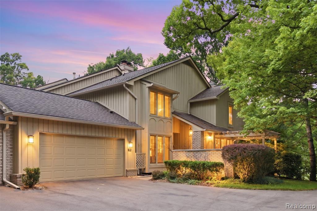 1123 Ivyglen Circle, Bloomfield Hills, MI 48304