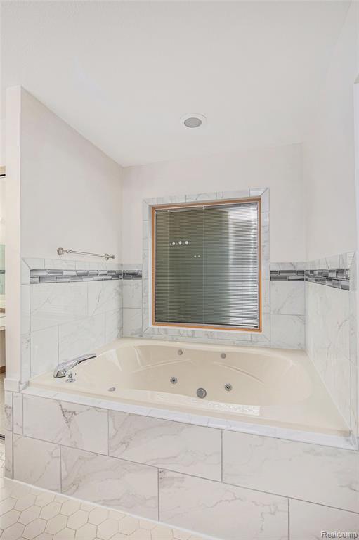 5215 Sunlyn Drive, Grand Blanc, MI 48439 — Photo 22