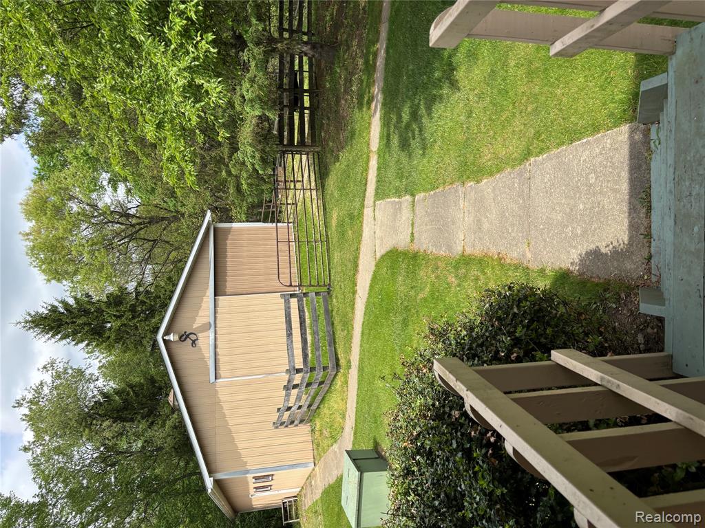 885 Lake Forest Drive, Lapeer, MI 48446 — Photo 12