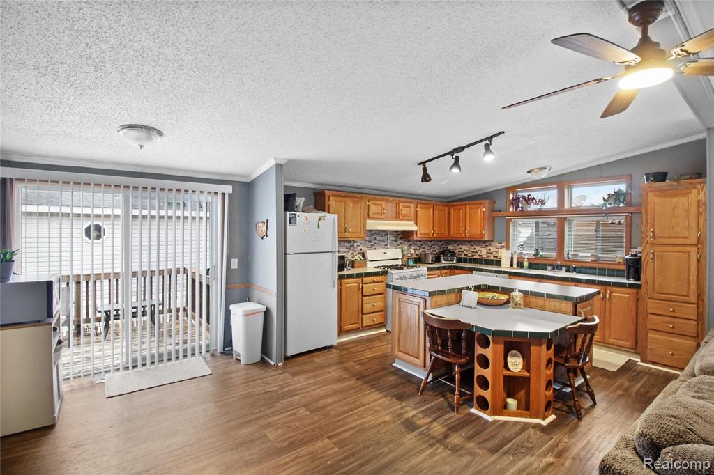 2351 Hiddenview Drive, Newport, MI 48166 — Photo 8