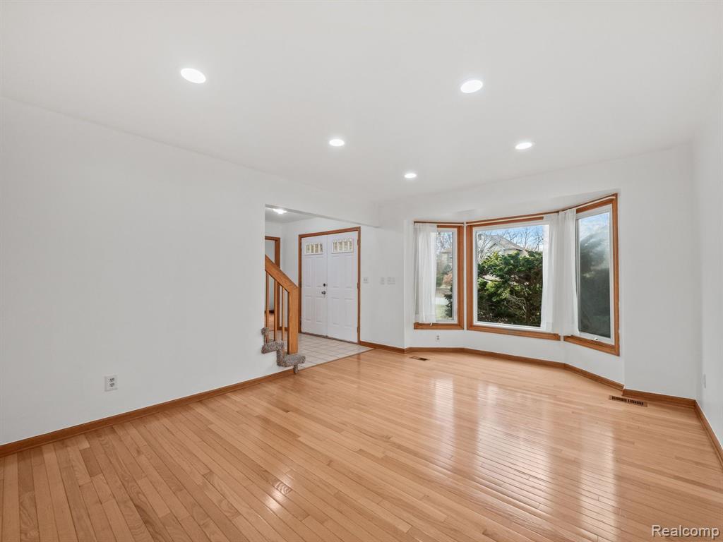 5079 W POND Circle, West Bloomfield, MI 48323 — Photo 5