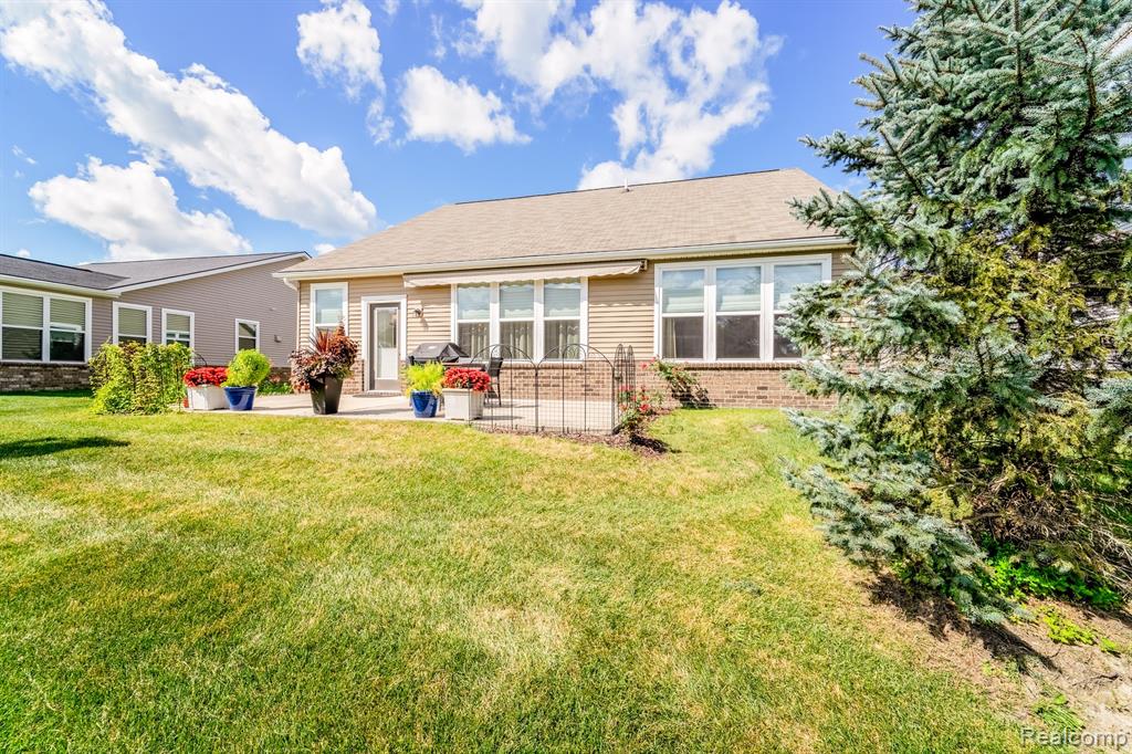 24279 Walloon Way, Flat Rock, MI 48134 — Photo 33