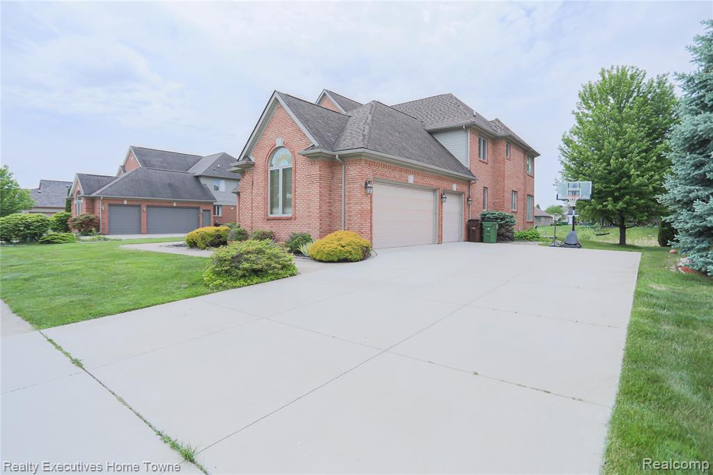 47909 Milonas Drive, Utica, MI 48315 — Photo 13