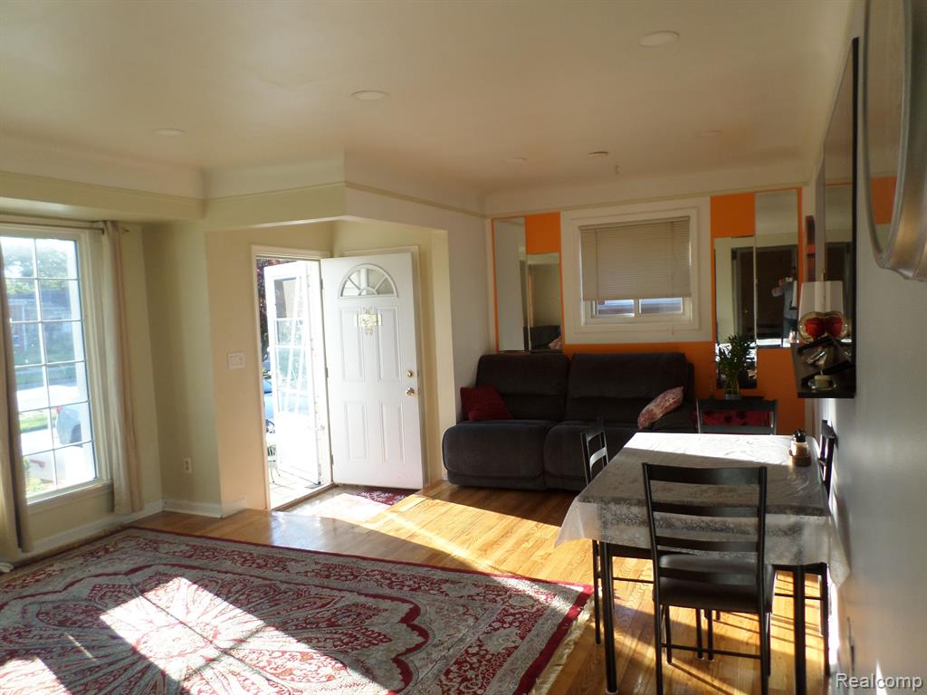 8386 N COLONIAL Street, Dearborn Heights, MI 48127 — Photo 6