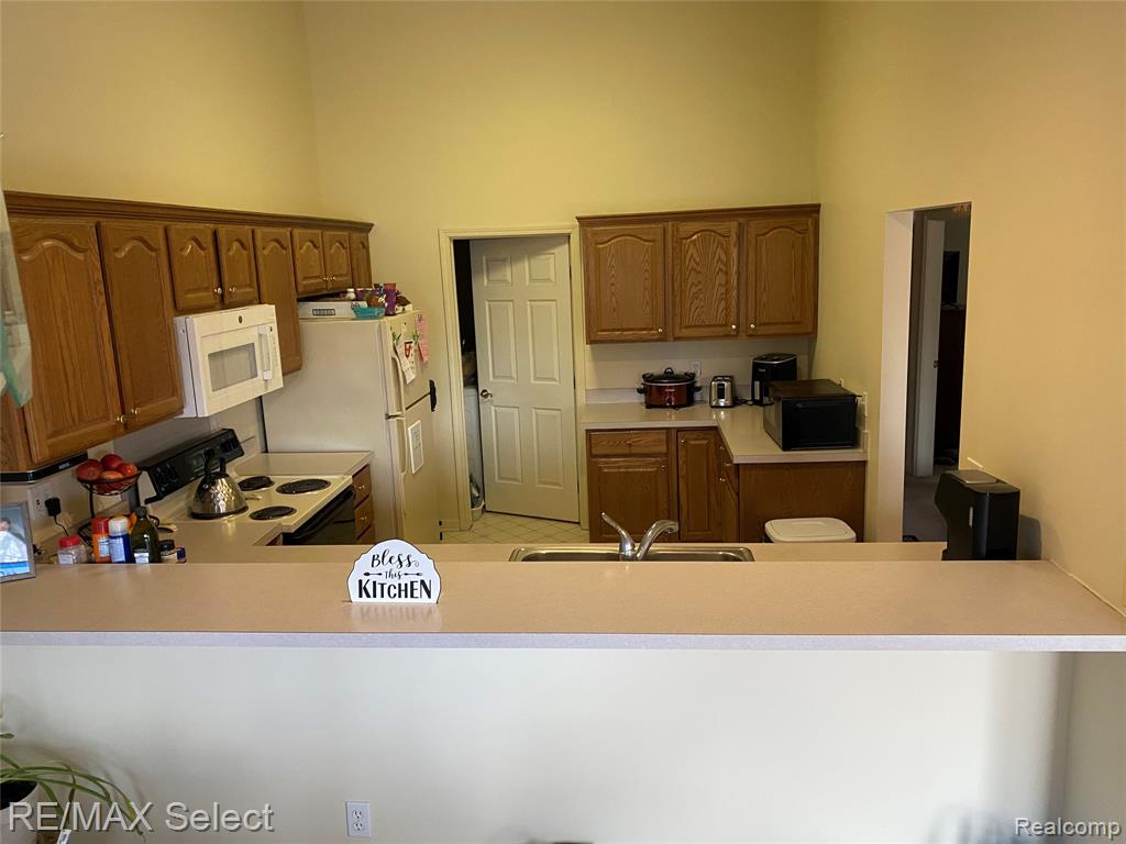 5024 Harbor Oak Drive, Waterford, MI 48329 — Photo 10