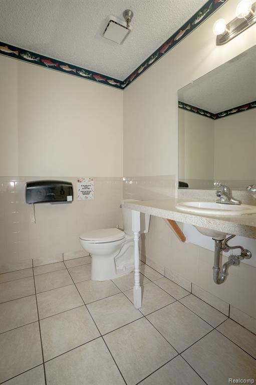 32081 N River Road, Harrison Township, MI — Photo 25