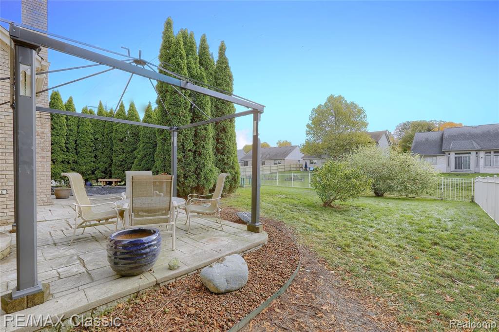 43274 Hillsboro Drive, Clinton Twp, MI 48038 — Photo 36