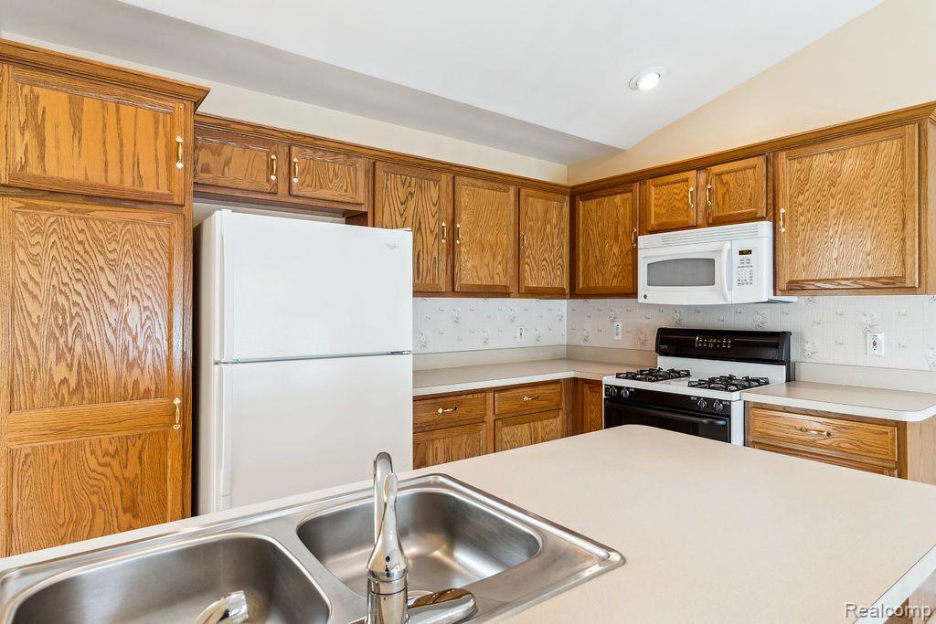 41446 REDMOND, Clinton Twp, MI 48038 — Photo 10