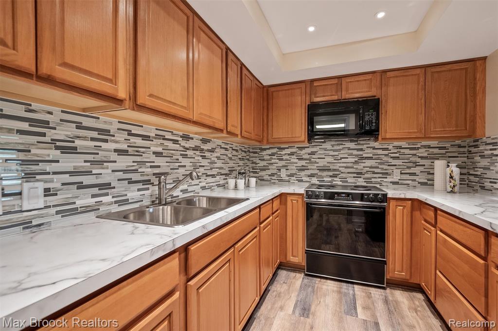 3333 W Shore Drive, Orchard Lake Village, MI 48324 — Photo 60