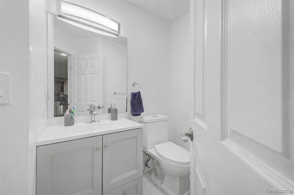 816 N Beech Daly Road, Dearborn Heights, MI 48127 — Photo 19