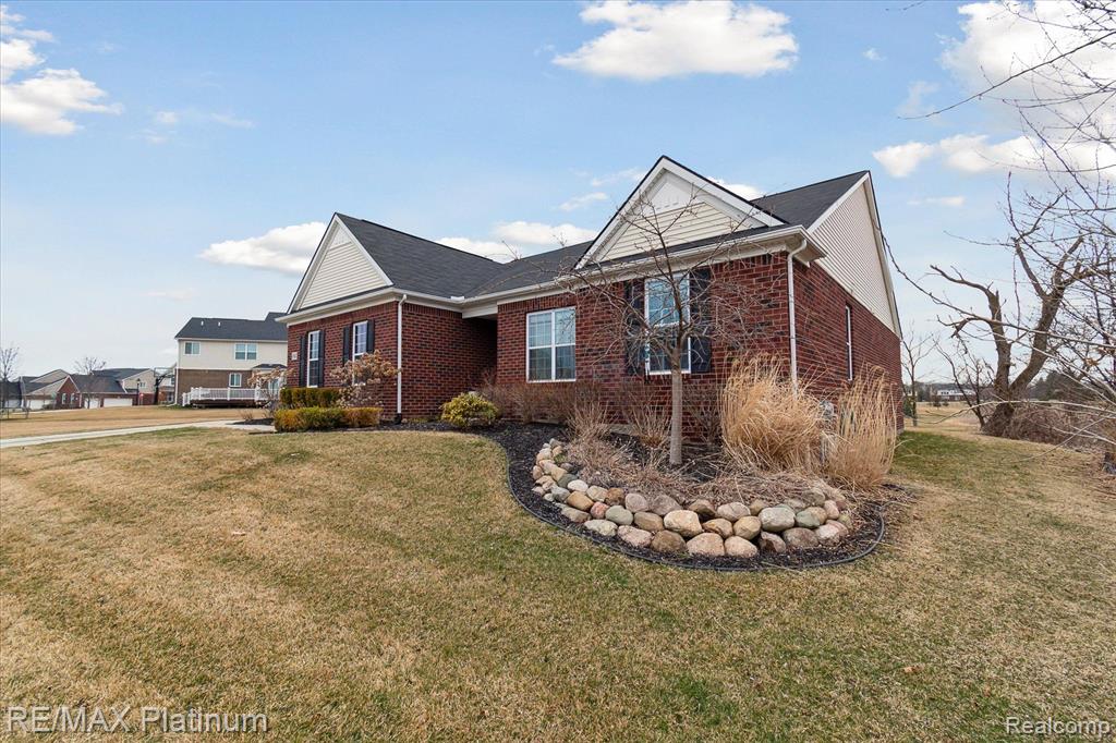 61082 SHAYA Boulevard, South Lyon, MI 48178 — Photo 4