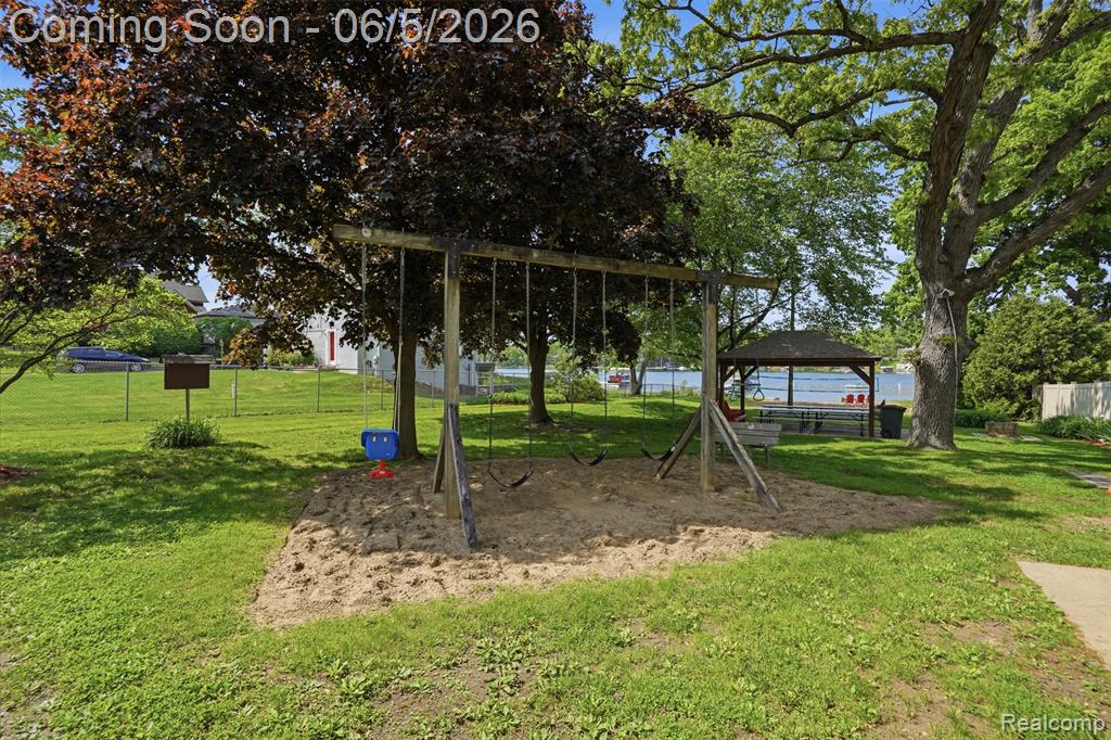 7085 Colony Drive, West Bloomfield, MI 48323 — Photo 20